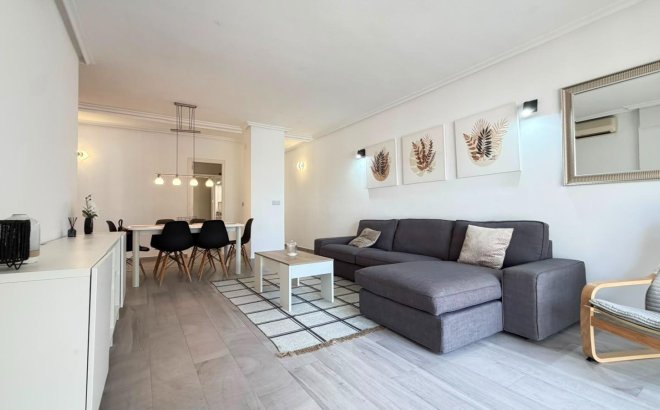 Resale - Apartment -
Torrevieja - Centro - Muelle Pesquero