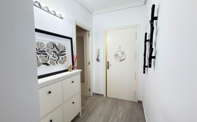 Resale - Apartment -
Torrevieja - Centro - Muelle Pesquero