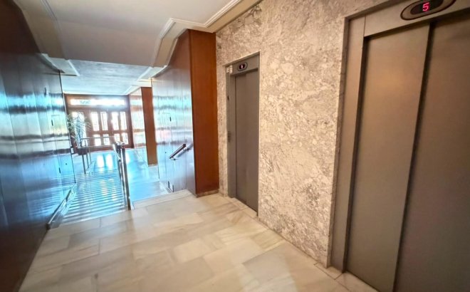 Resale - Apartment -
Torrevieja - Centro - Muelle Pesquero
