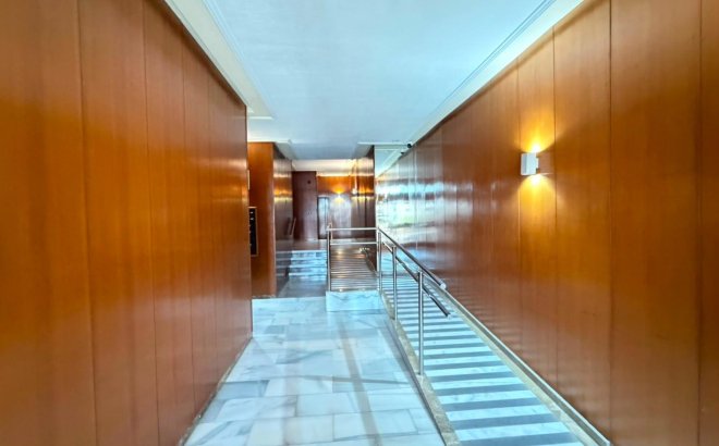 Resale - Apartment -
Torrevieja - Centro - Muelle Pesquero