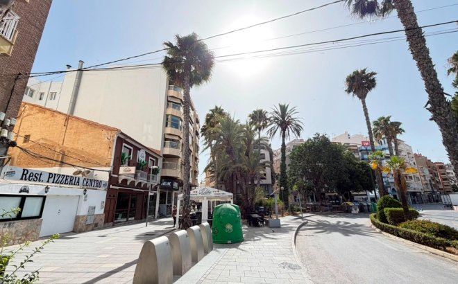 Resale - Apartment -
Torrevieja - Centro - Muelle Pesquero