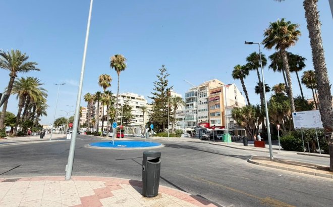Resale - Apartment -
Torrevieja - Centro - Muelle Pesquero