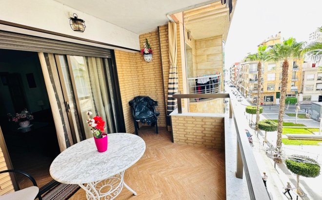 Resale - Apartment -
Torrevieja - Centro