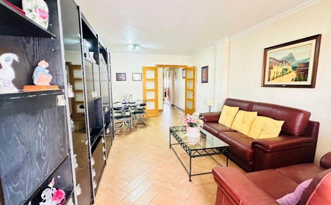Resale - Apartment -
Torrevieja - Centro