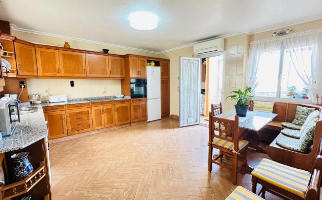Resale - Apartment -
Torrevieja - Centro