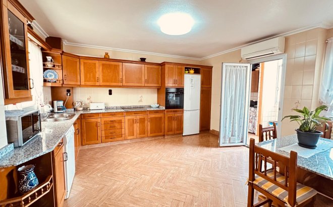 Resale - Apartment -
Torrevieja - Centro