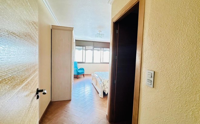 Resale - Apartment -
Torrevieja - Centro