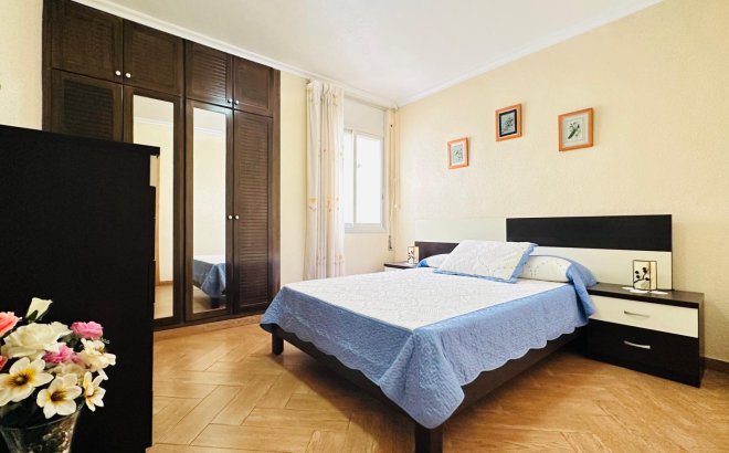 Resale - Apartment -
Torrevieja - Centro