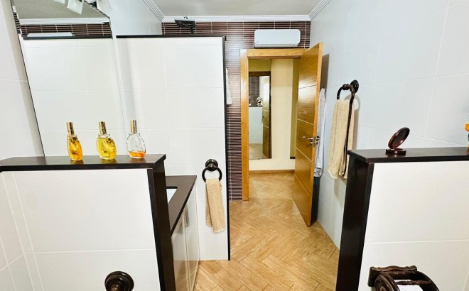Resale - Apartment -
Torrevieja - Centro
