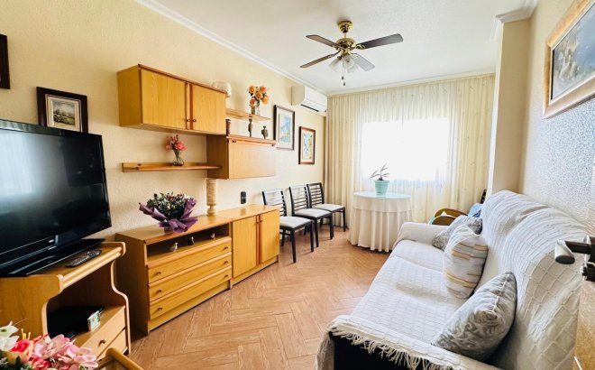 Resale - Apartment -
Torrevieja - Centro
