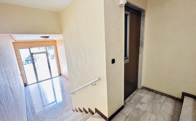 Resale - Apartment -
Torrevieja - Centro