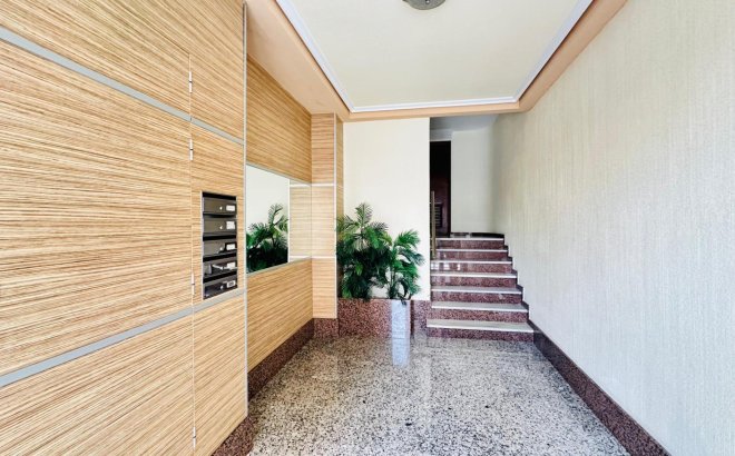 Resale - Apartment -
Torrevieja - Centro