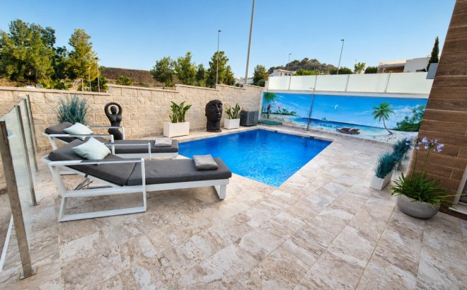 Resale - Villa -
San Miguel de Salinas - Inland