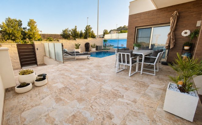 Resale - Villa -
San Miguel de Salinas - Inland