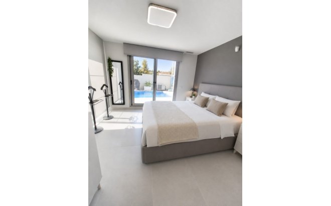 Resale - Villa -
San Miguel de Salinas - Inland