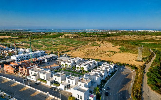 Resale - Villa -
San Miguel de Salinas - Inland
