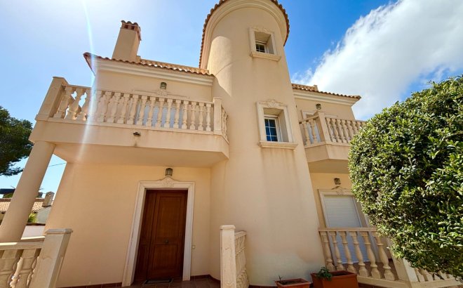 Resale - Villa -
Cabo Roig - Costa Blanca