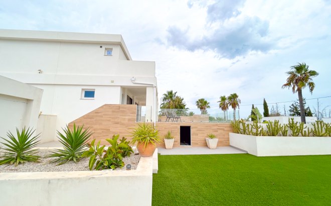 Resale - Villa -
Los Montesinos - Costa Blanca