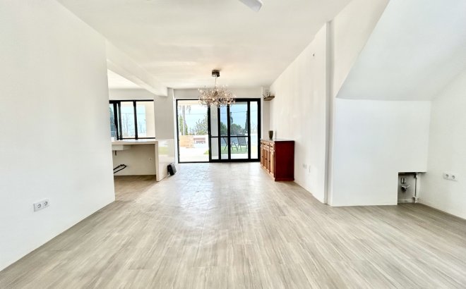 Resale - Villa -
Los Montesinos - Costa Blanca