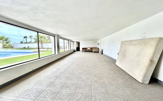 Resale - Villa -
Los Montesinos - Costa Blanca
