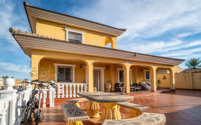 Resale - Villa -
Torrevieja - Costa Blanca