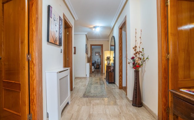 Resale - Villa -
Torrevieja - Costa Blanca