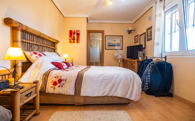 Resale - Villa -
Torrevieja - Costa Blanca