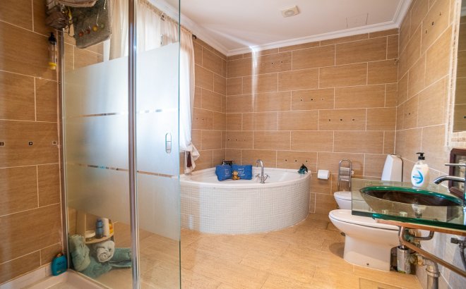 Resale - Villa -
Torrevieja - Costa Blanca
