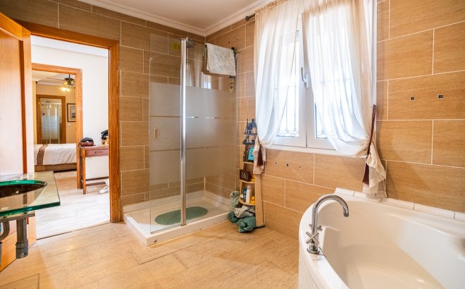 Resale - Villa -
Torrevieja - Costa Blanca
