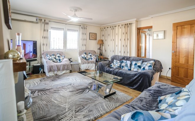 Resale - Villa -
Torrevieja - Costa Blanca