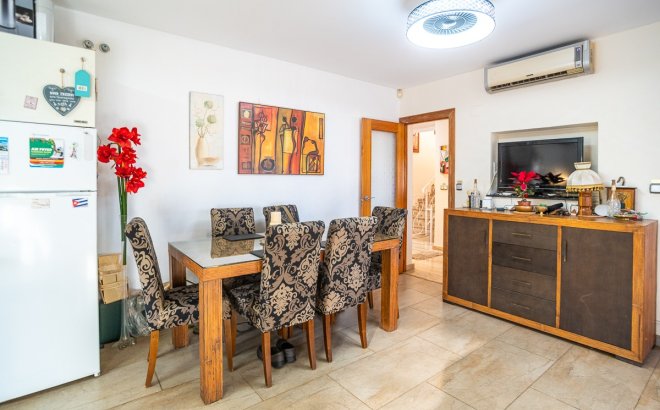Resale - Villa -
Torrevieja - Costa Blanca