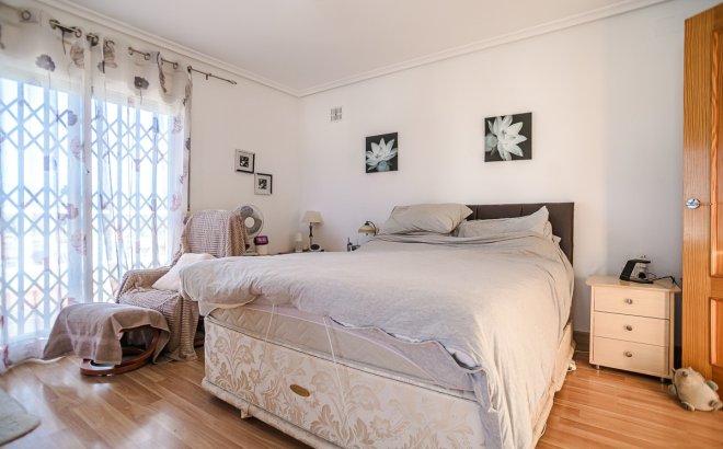 Resale - Villa -
Torrevieja - Costa Blanca