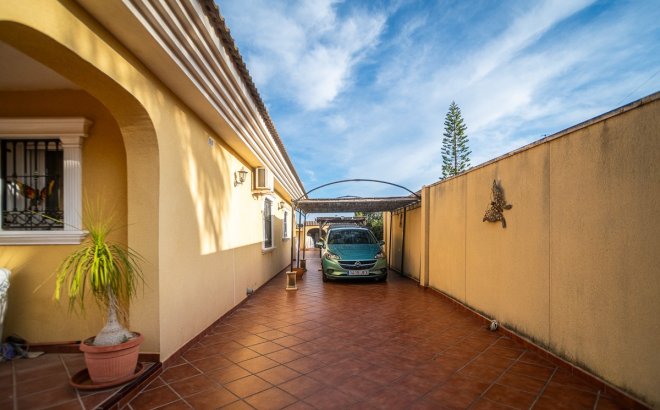 Resale - Villa -
Torrevieja - Costa Blanca