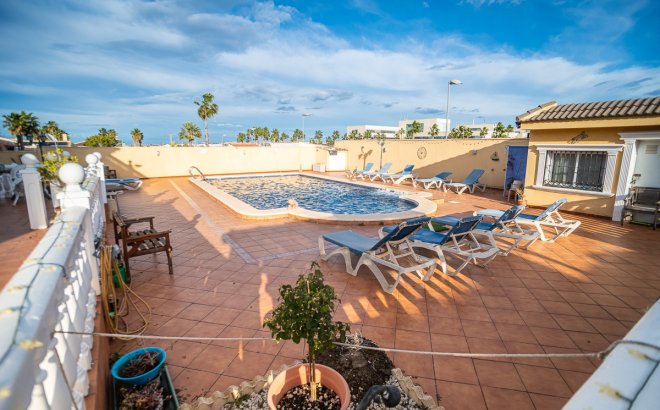 Resale - Villa -
Torrevieja - Costa Blanca