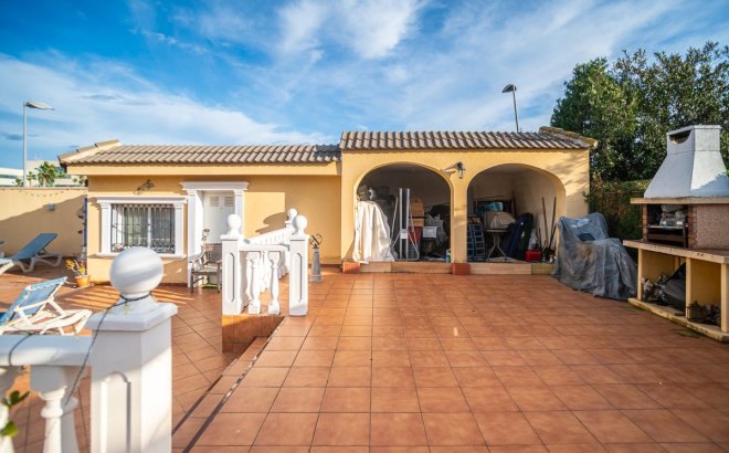 Resale - Villa -
Torrevieja - Costa Blanca