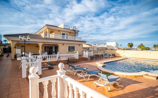 Resale - Villa -
Torrevieja - Costa Blanca