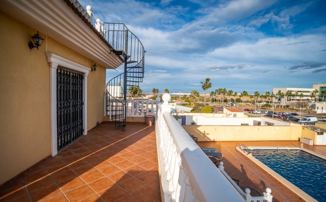 Resale - Villa -
Torrevieja - Costa Blanca