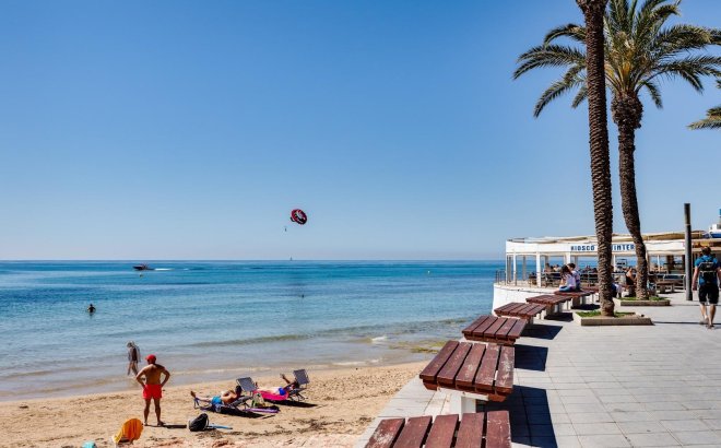 Resale - Apartment -
Torrevieja - Centro