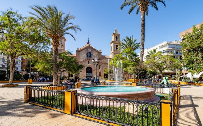 Resale - Apartment -
Torrevieja - Centro