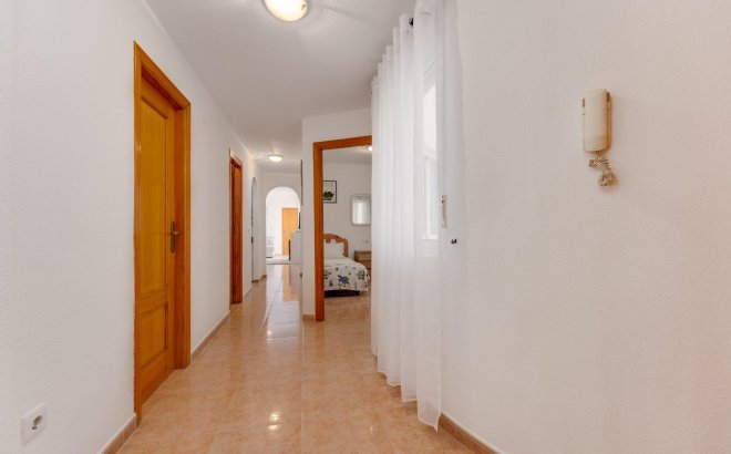 Resale - Apartment -
Torrevieja - Centro