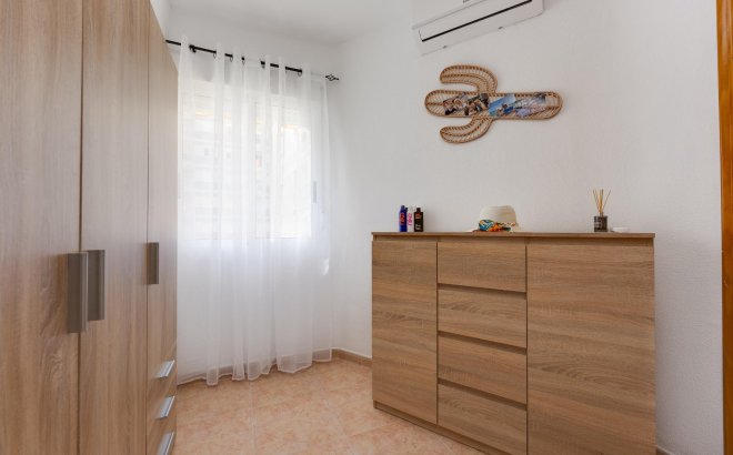 Resale - Apartment -
Torrevieja - Centro