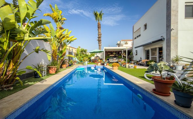 Resale - Villa -
Torrevieja - Costa Blanca