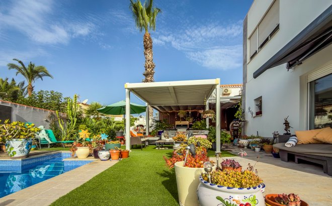 Resale - Villa -
Torrevieja - Costa Blanca