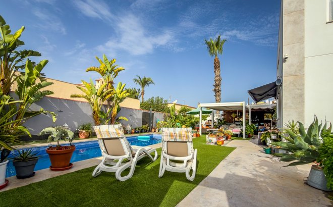 Resale - Villa -
Torrevieja - Costa Blanca