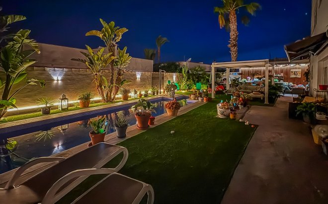 Resale - Villa -
Torrevieja - Costa Blanca