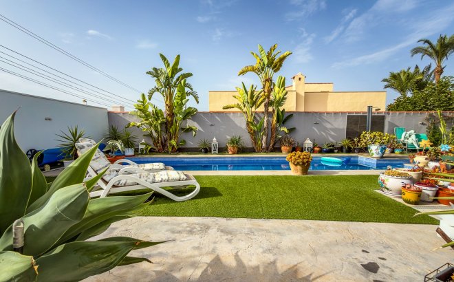Resale - Villa -
Torrevieja - Costa Blanca