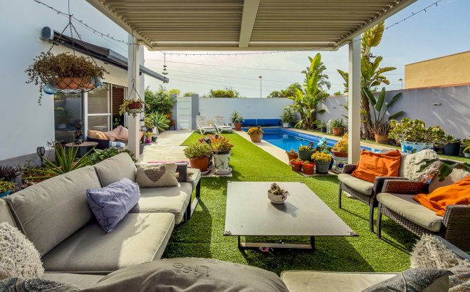 Resale - Villa -
Torrevieja - Costa Blanca
