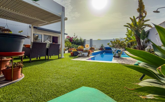 Resale - Villa -
Torrevieja - Costa Blanca