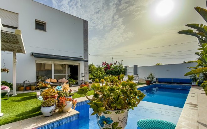 Resale - Villa -
Torrevieja - Costa Blanca