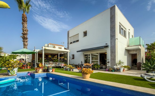 Resale - Villa -
Torrevieja - Costa Blanca